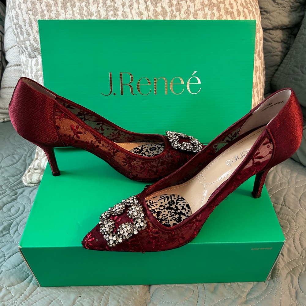 Elegant Lace high heel pumps, perfect for a formal event or evening out!